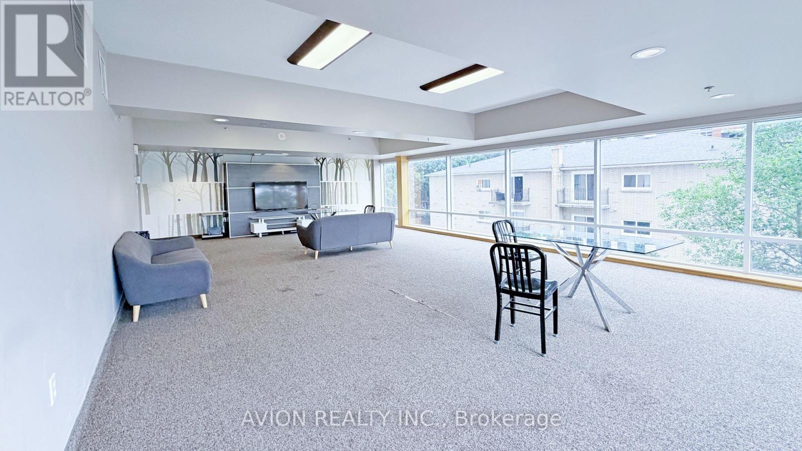 #806 8 HICKORY STREET W - 21