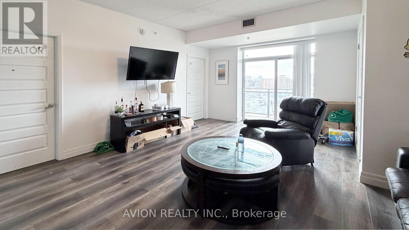 #806 8 HICKORY STREET W - 8