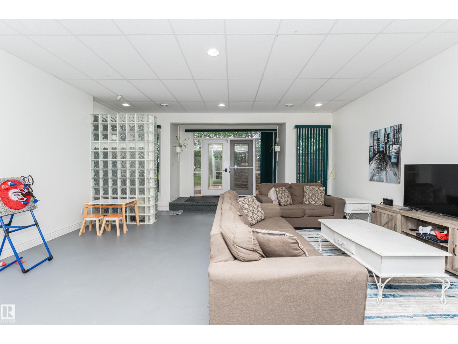53 STURGEON RD - 56