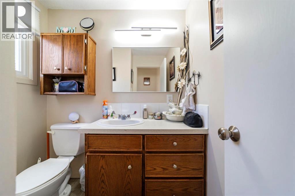 6404A 45 Avenue - 10