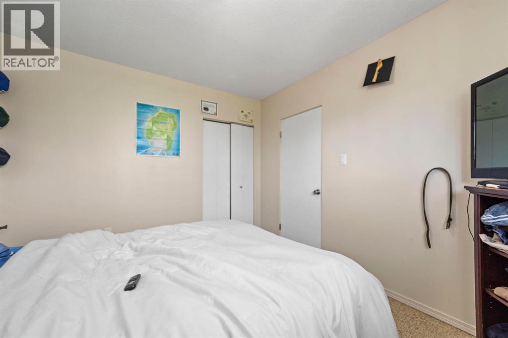6404A 45 Avenue - 12