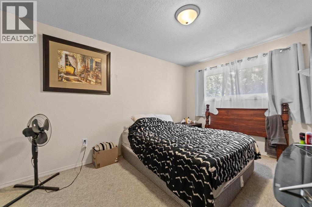 6404A 45 Avenue - 13