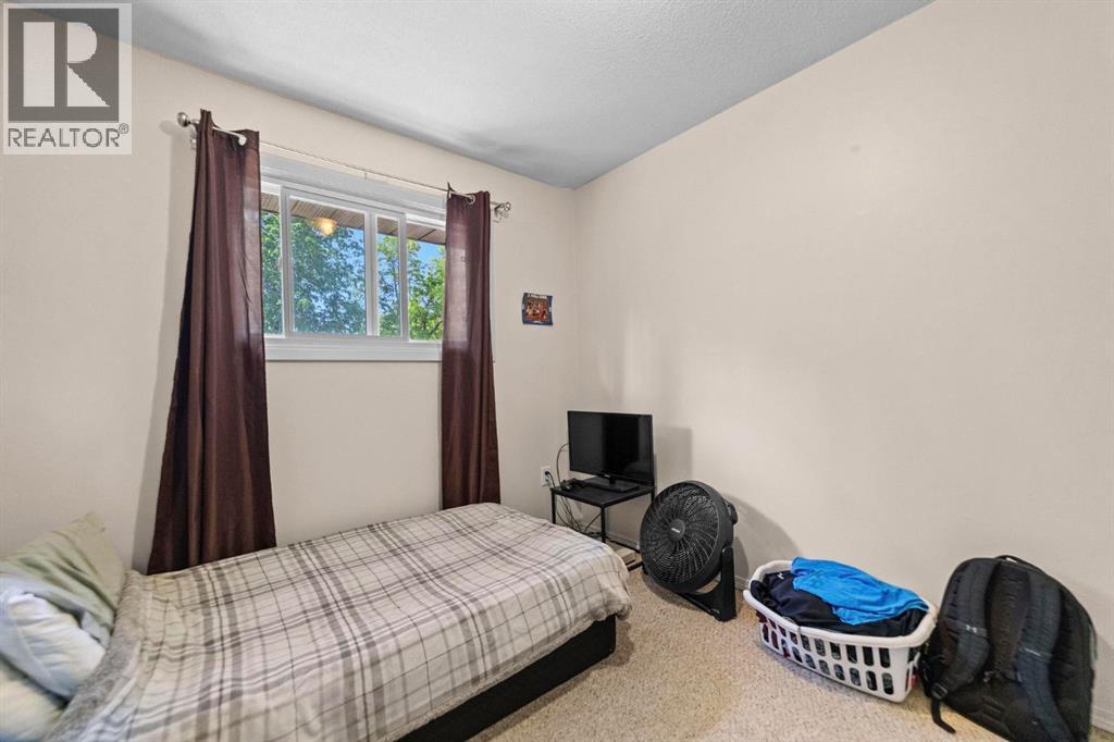 6404A 45 Avenue - 16