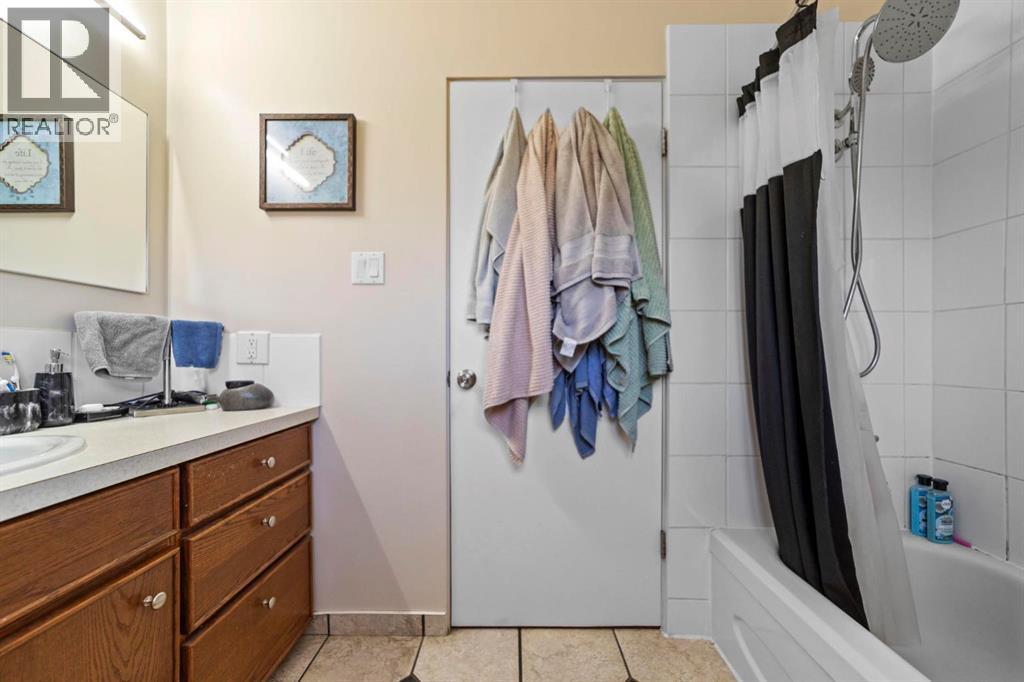 6404A 45 Avenue - 17