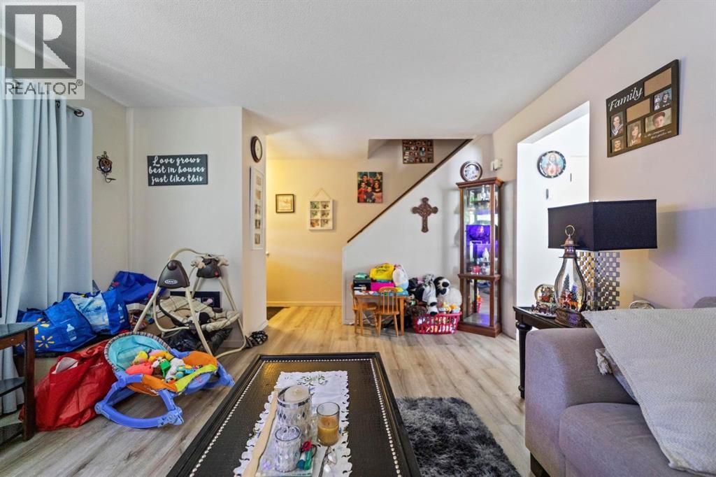 6404A 45 Avenue - 5