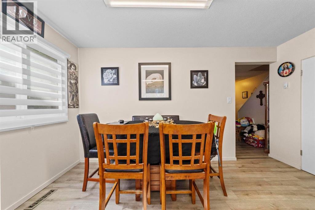 6404A 45 Avenue - 9