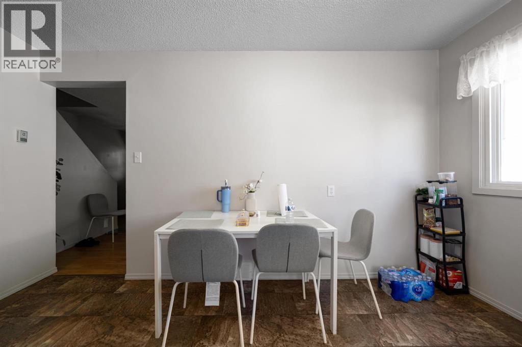 6404B 45 Avenue - 10