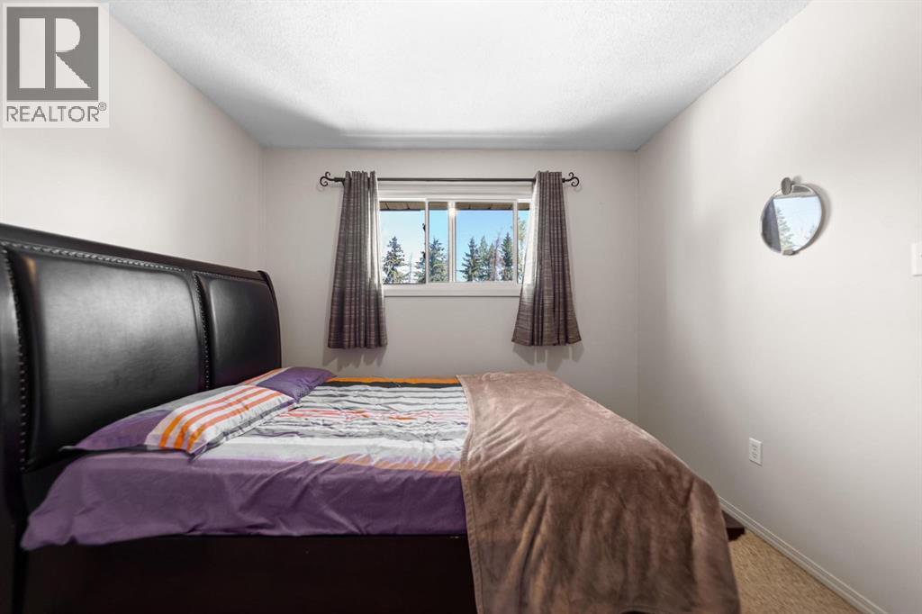 6404B 45 Avenue - 13