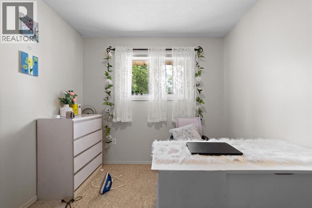 6404B 45 Avenue - 16