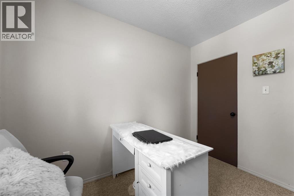 6404B 45 Avenue - 17