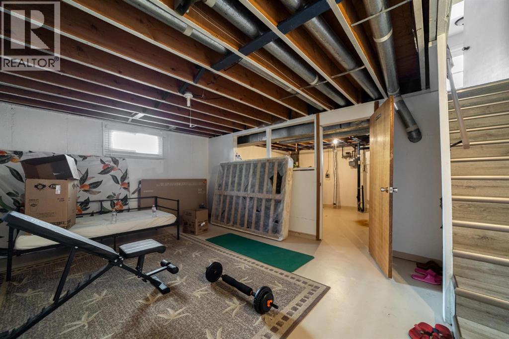 6404B 45 Avenue - 19