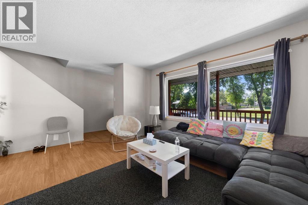 6404B 45 Avenue - 5