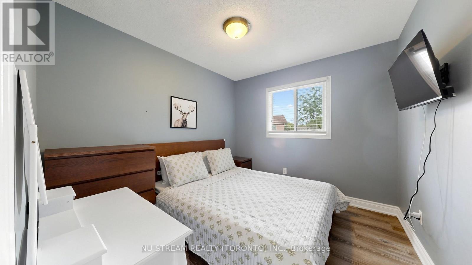 17 NEWLANDS AVENUE - 22