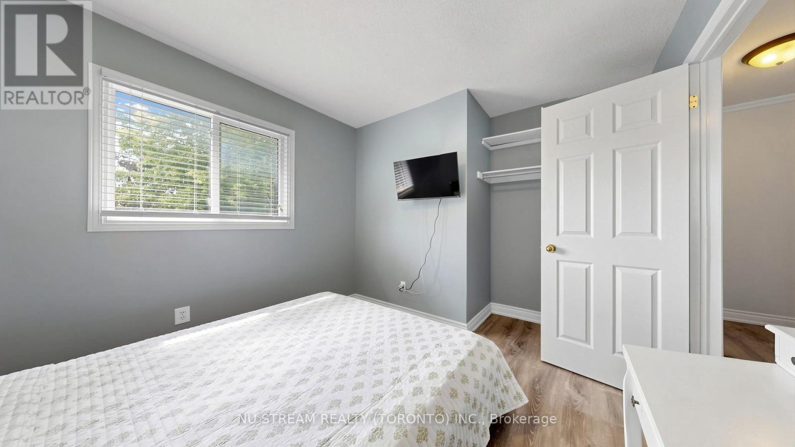 17 NEWLANDS AVENUE - 24