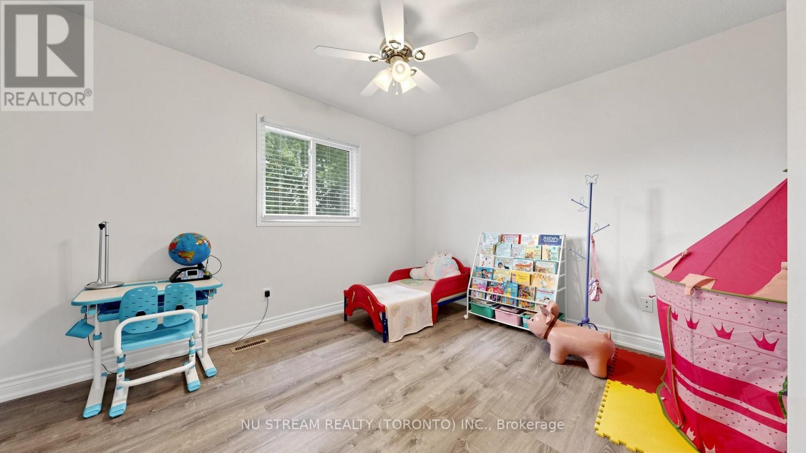 17 NEWLANDS AVENUE - 25