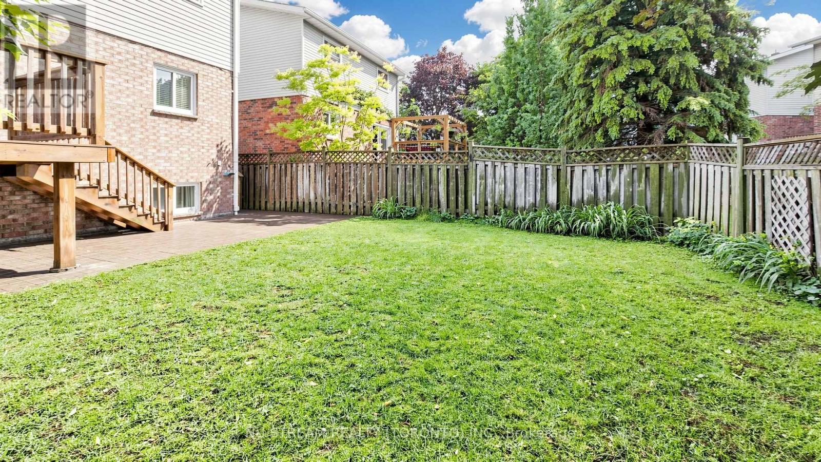 17 NEWLANDS AVENUE - 41