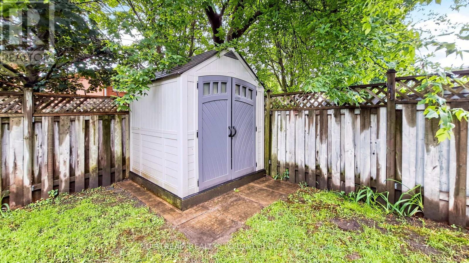17 NEWLANDS AVENUE - 44