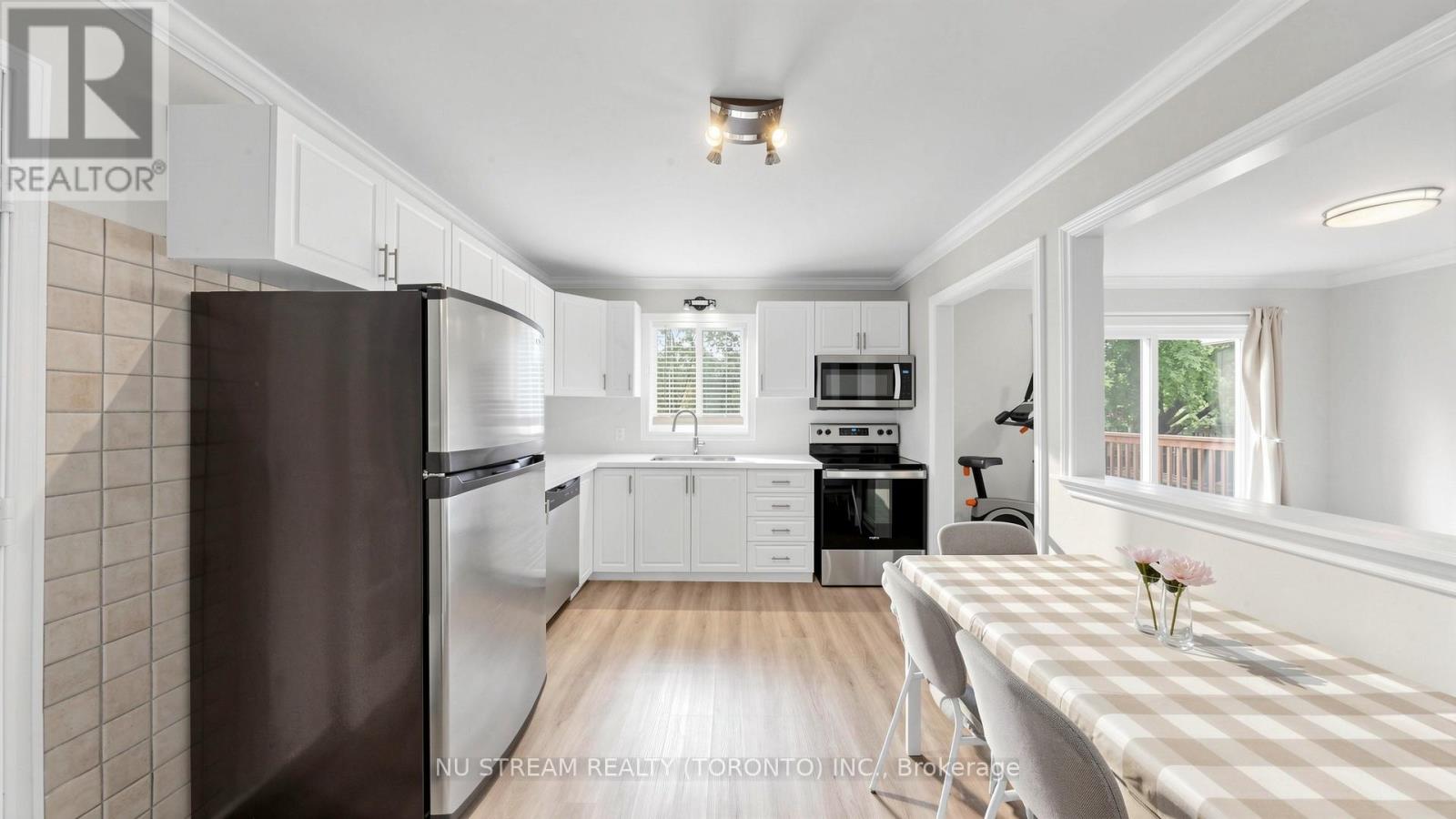 17 NEWLANDS AVENUE - 9