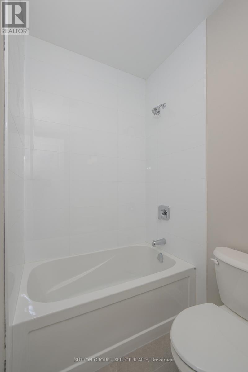 #9 2835 SHEFFIELD PLACE - 18