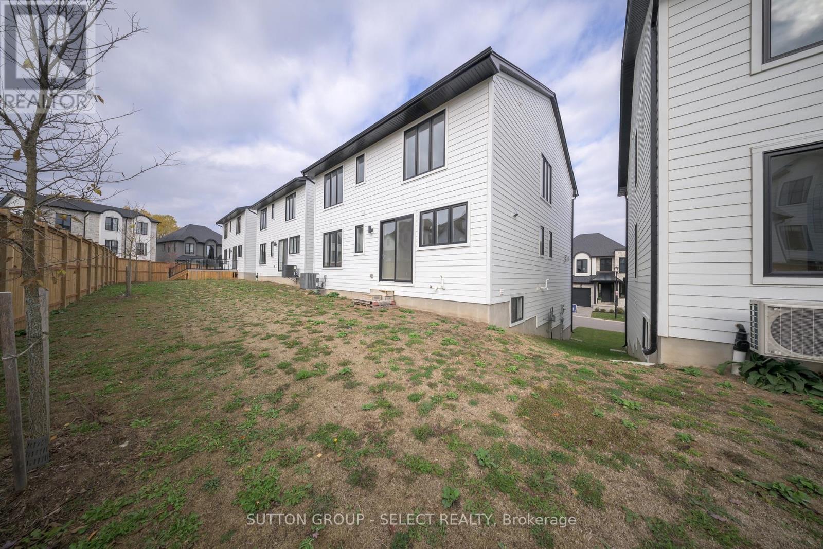 #9 2835 SHEFFIELD PLACE - 40