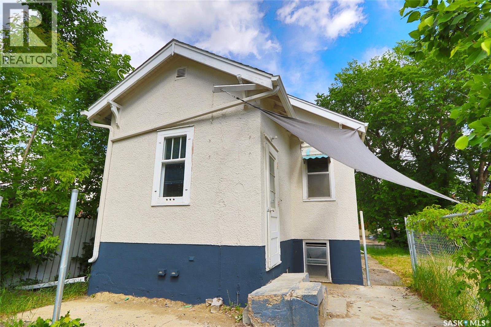A&B 1824 Winnipeg STREET - 14
