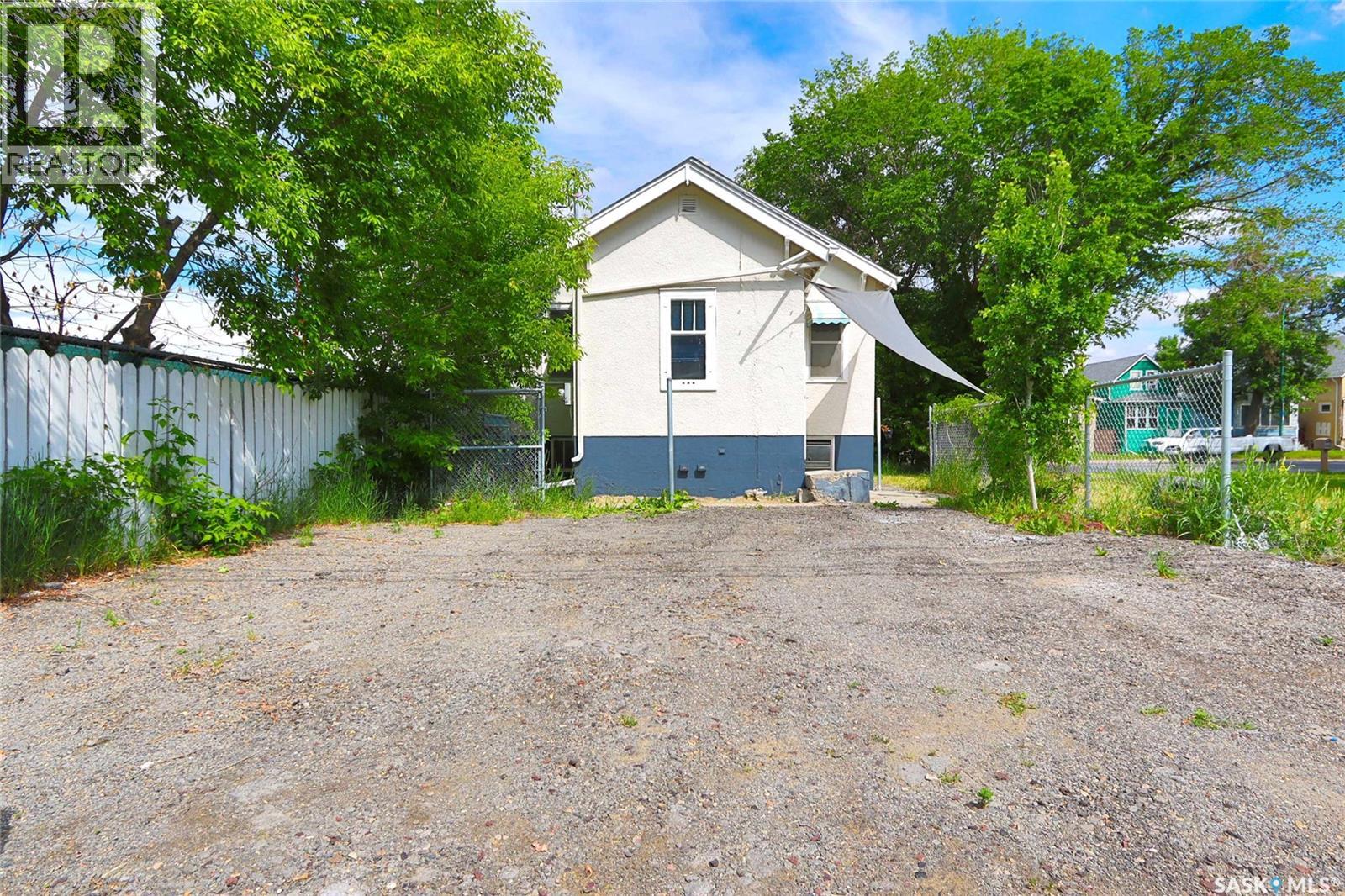 A&B 1824 Winnipeg STREET - 15