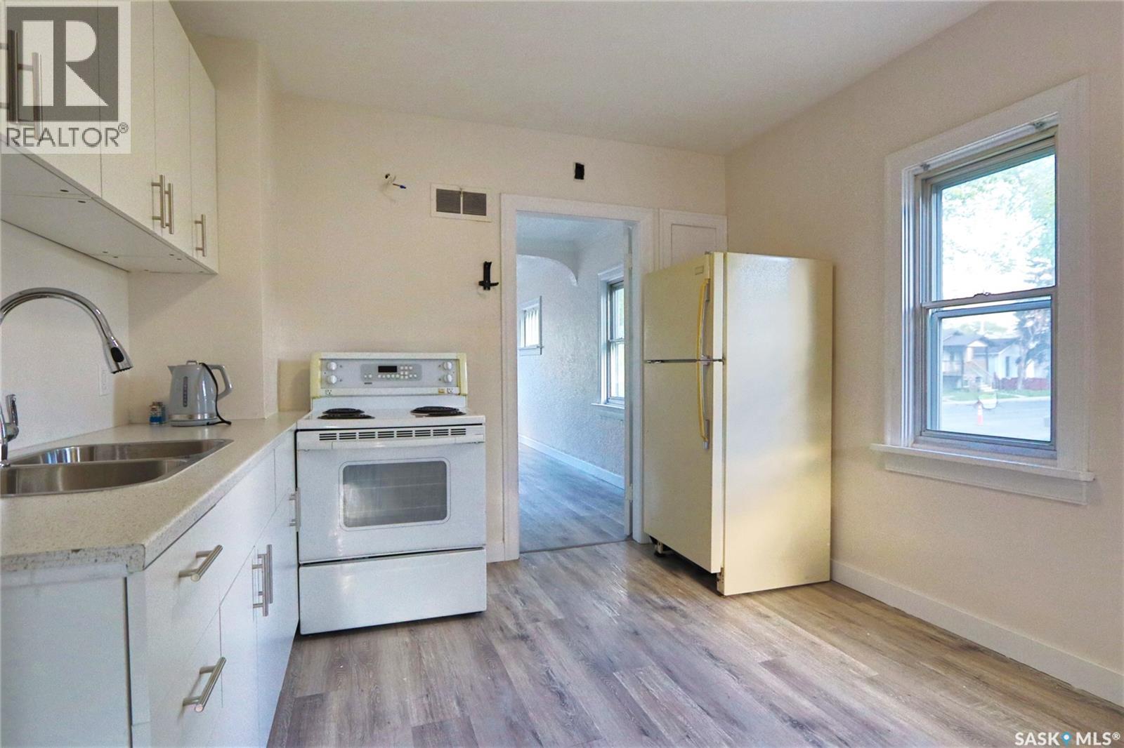 A&B 1824 Winnipeg STREET - 4