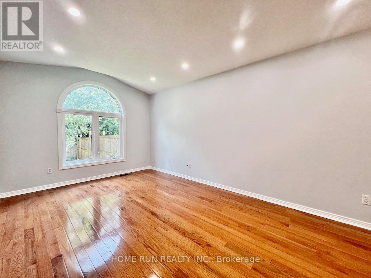 3 Bed, 3 Bath House for Sale in Ottawa – 126 DAVENTRY CRESCENT, Ottawa – MLS# X13470476 - Image 10