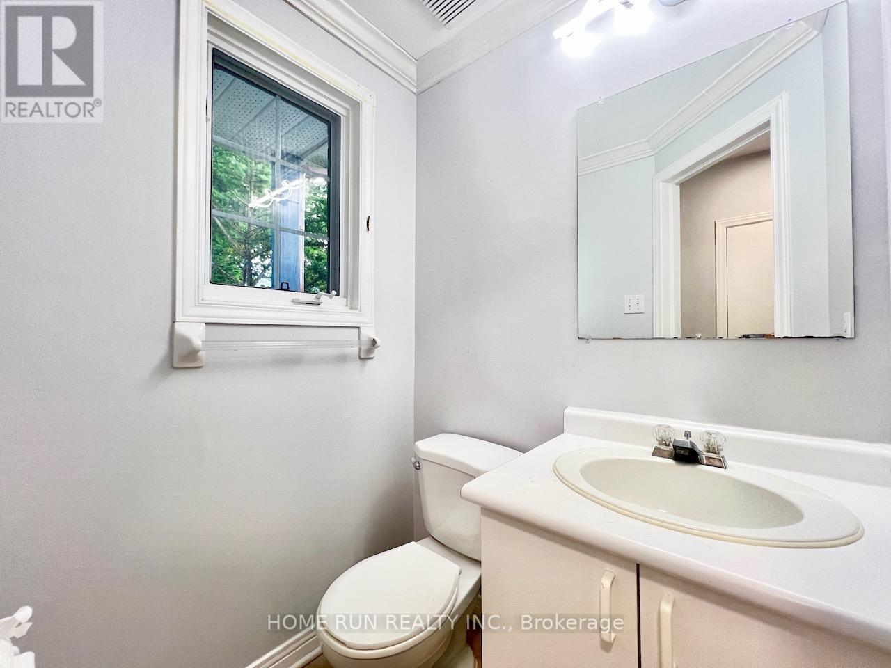 3 Bed, 3 Bath House for Sale in Ottawa – 126 DAVENTRY CRESCENT, Ottawa – MLS# X13470476 - Image 15