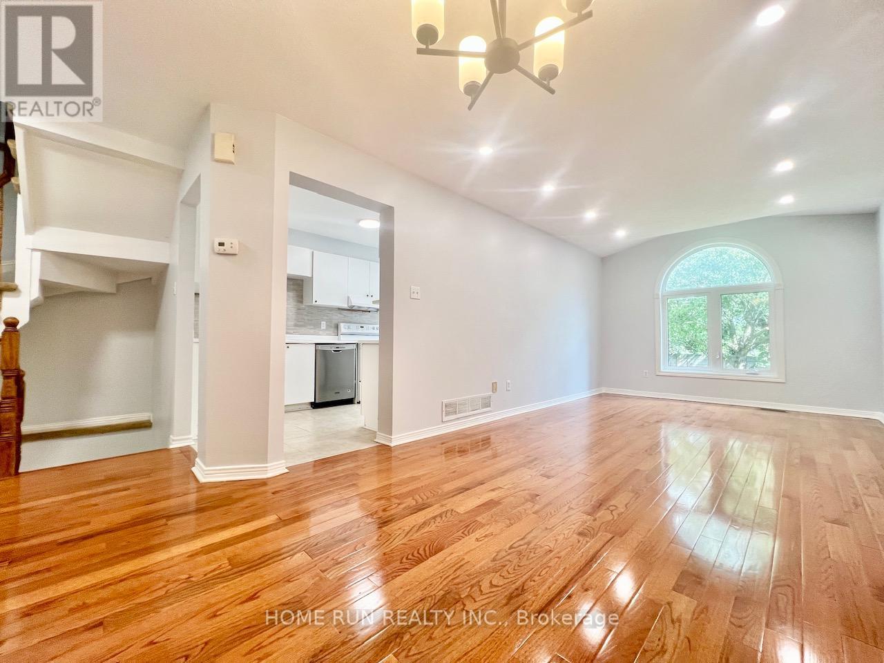3 Bed, 3 Bath House for Sale in Ottawa – 126 DAVENTRY CRESCENT, Ottawa – MLS# X13470476 - Image 8