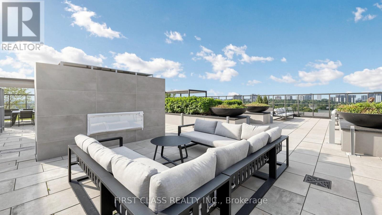 #710 25 ADRA GRADO WAY - 40