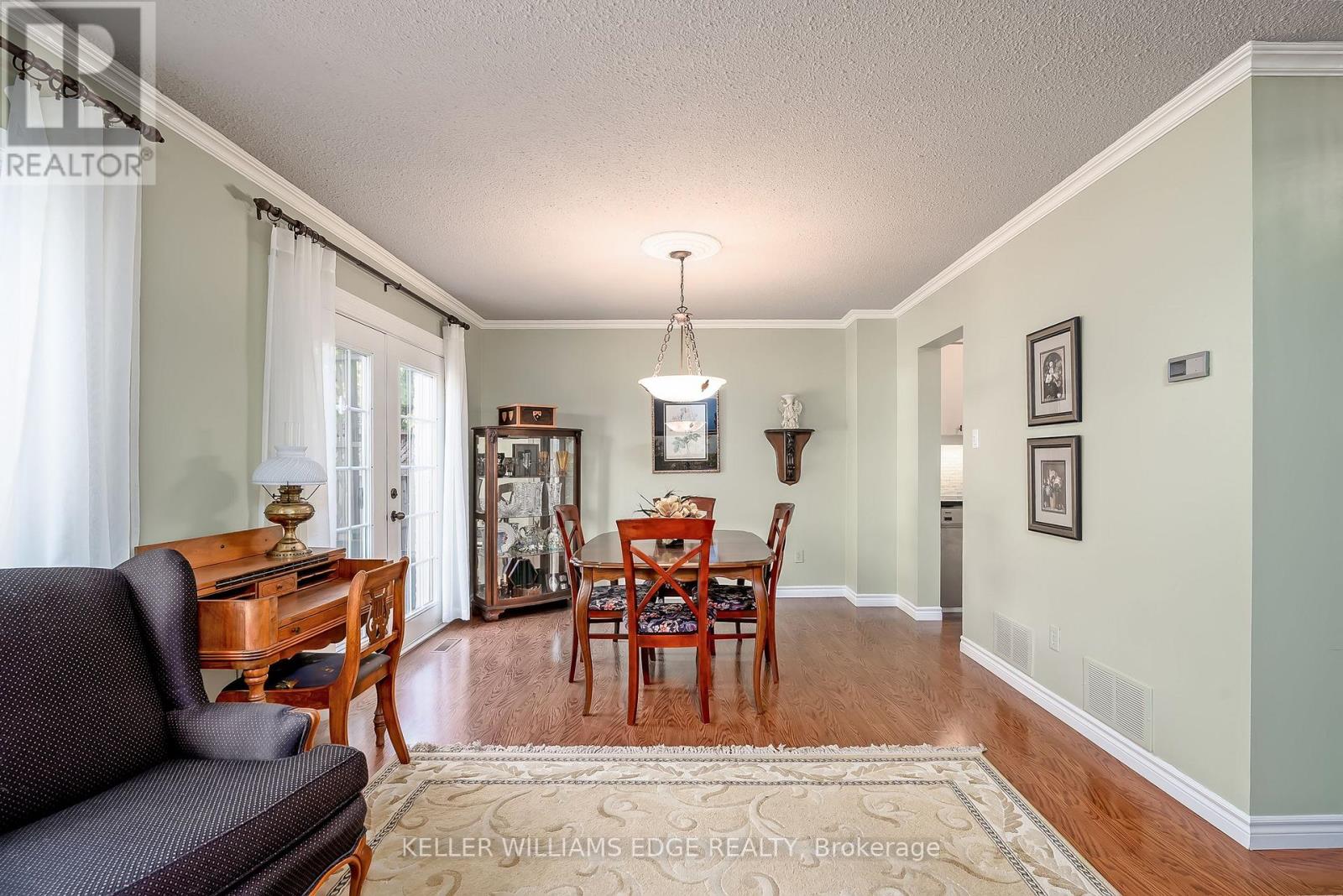 2407 HEMLOCK COURT - 10
