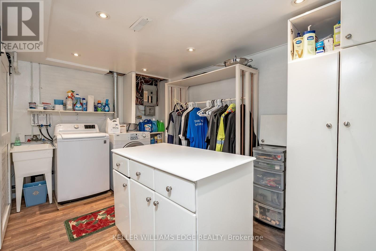 2407 HEMLOCK COURT - 24