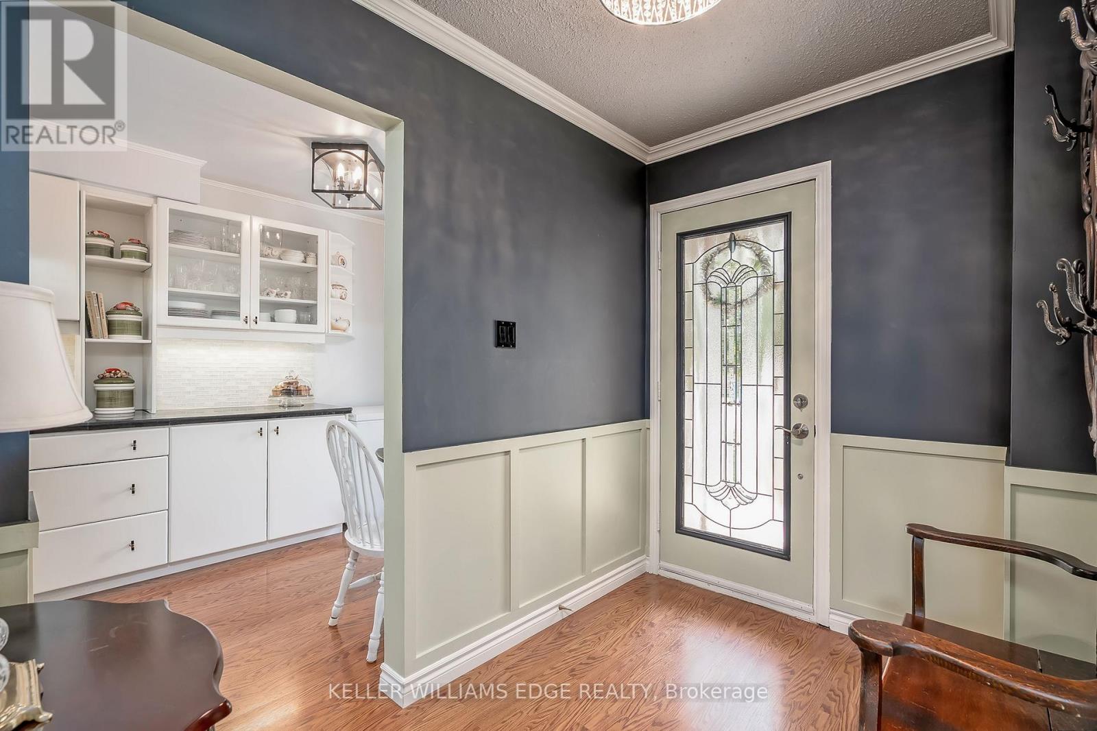 2407 HEMLOCK COURT - 4