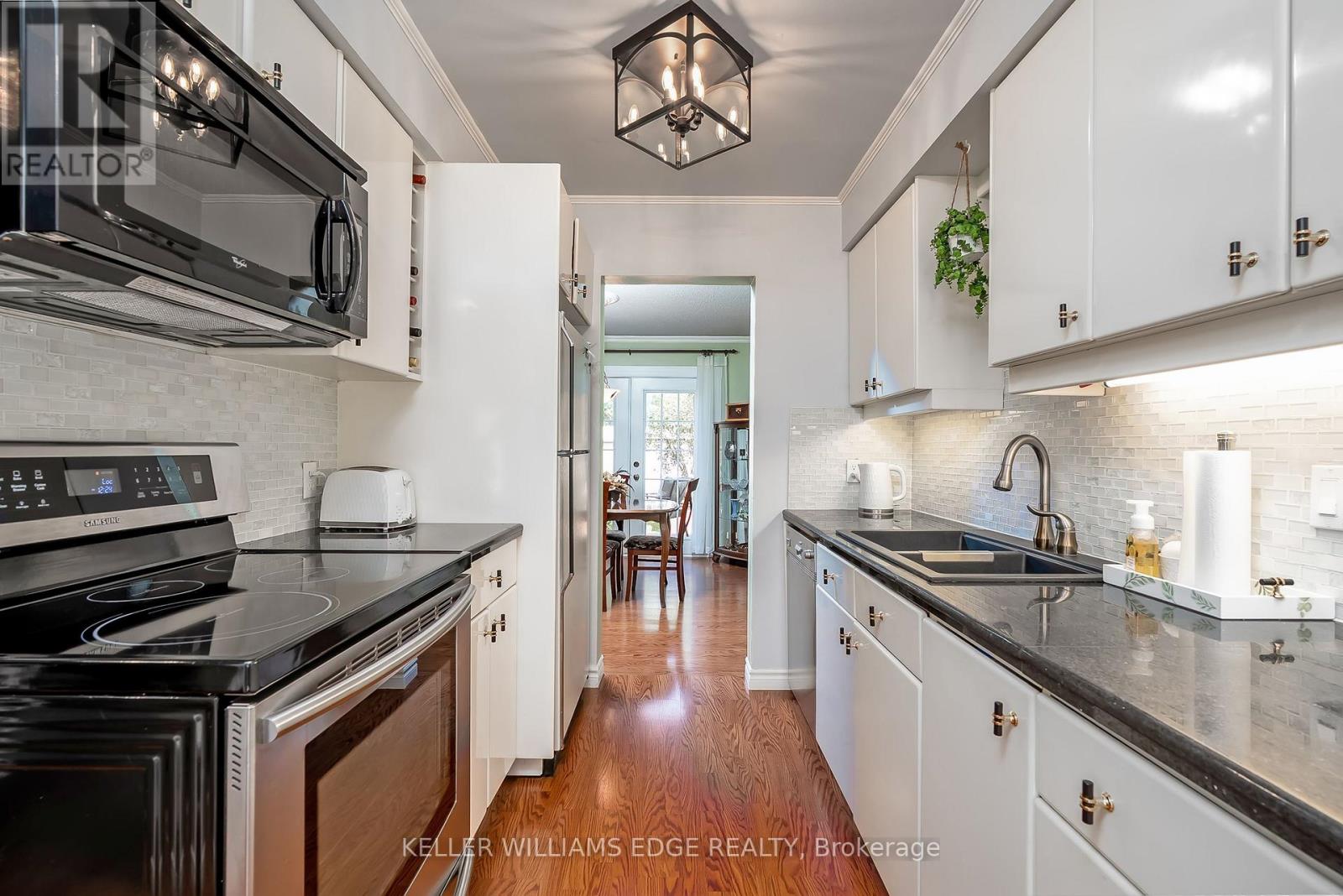 2407 HEMLOCK COURT - 6