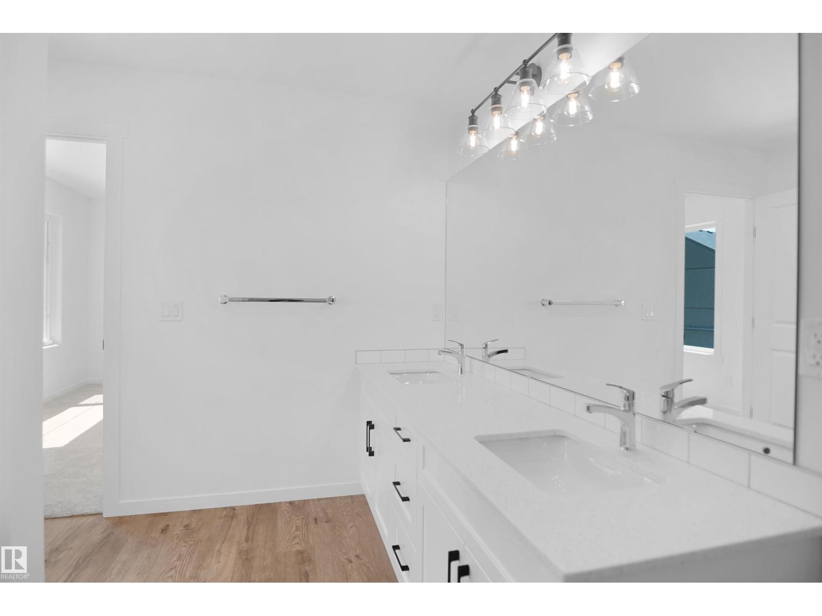 #20 19904 31 AV NW - 24