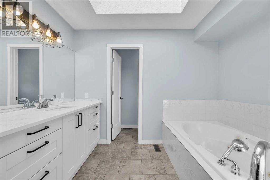 215 Edgevalley Mews - 26