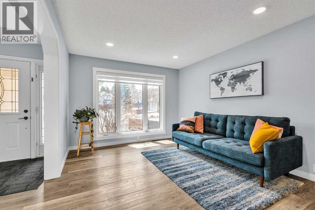 215 Edgevalley Mews - 4
