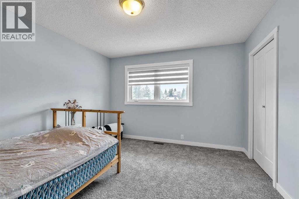 215 Edgevalley Mews - 32