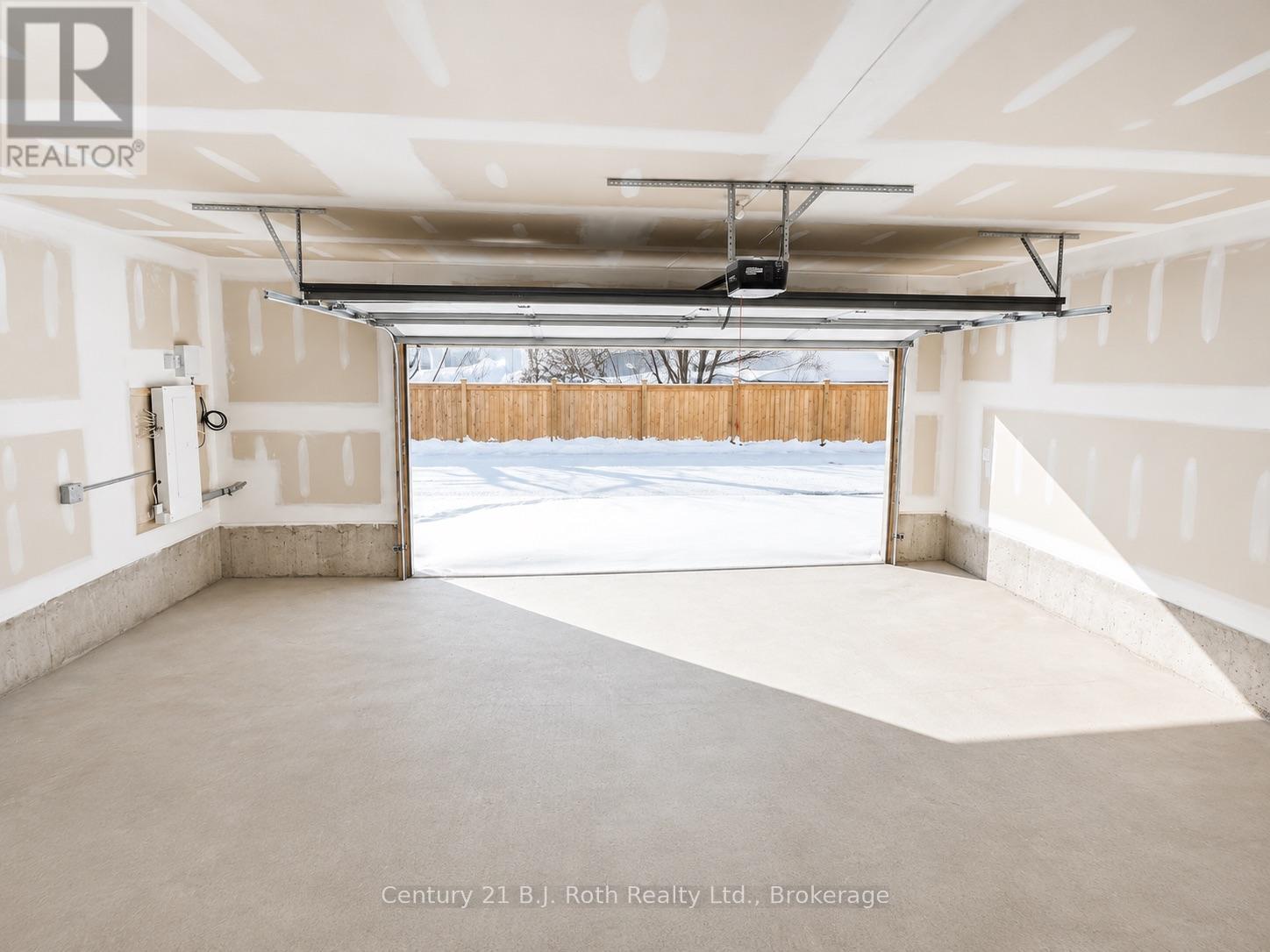 81 LIGHTFOOT DRIVE - 17