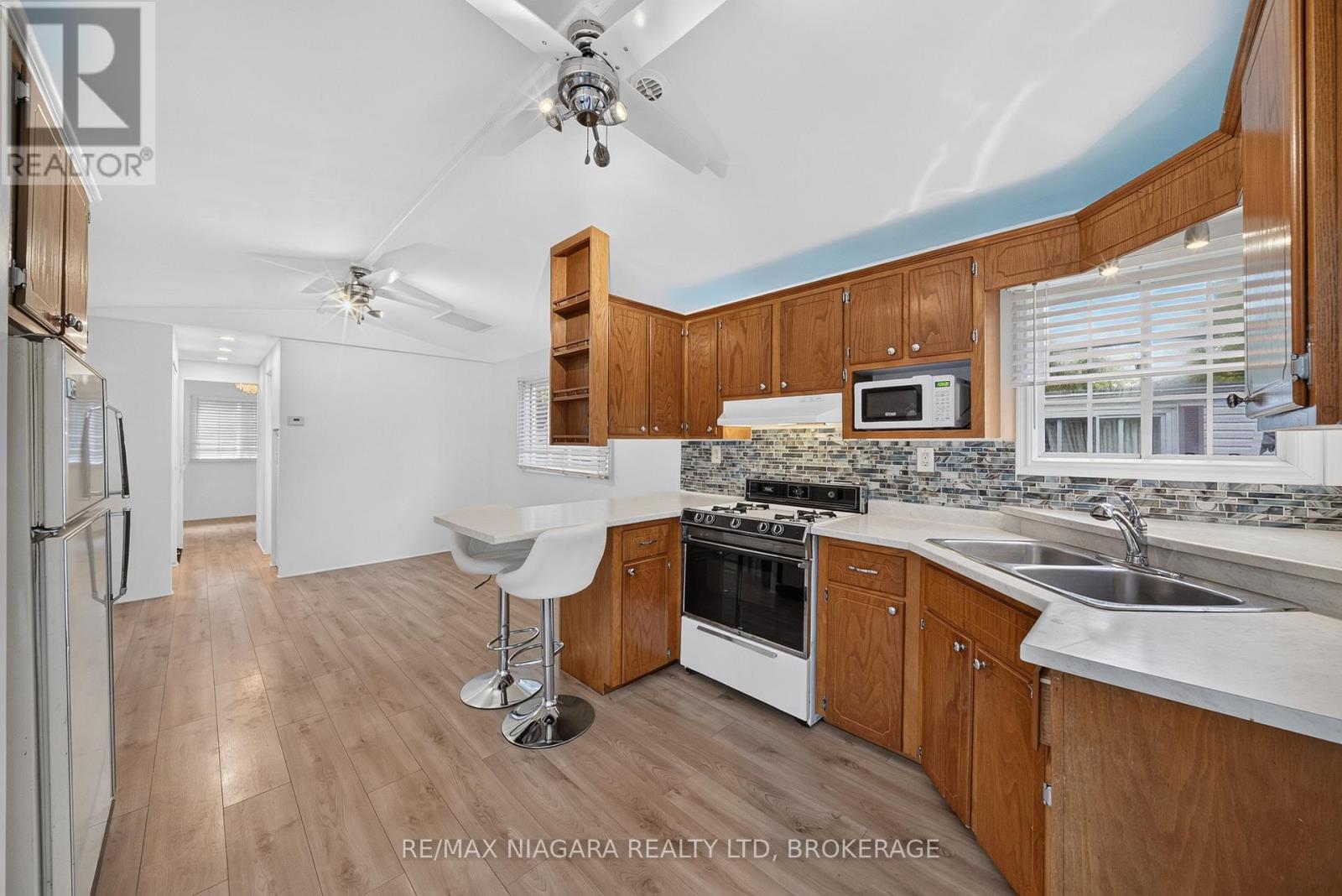 #234 8845 LUNDYS LANE - 10