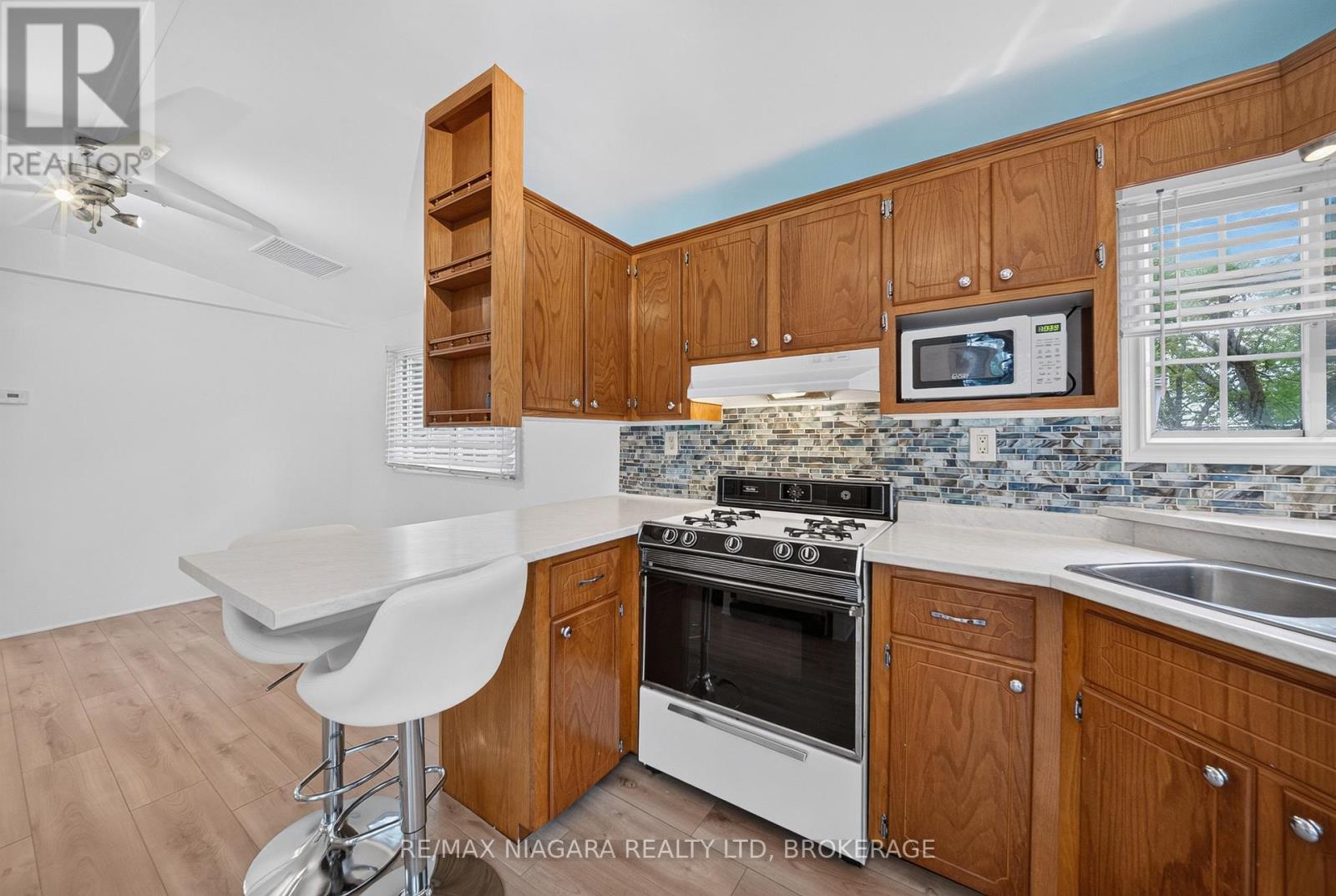 #234 8845 LUNDYS LANE - 11
