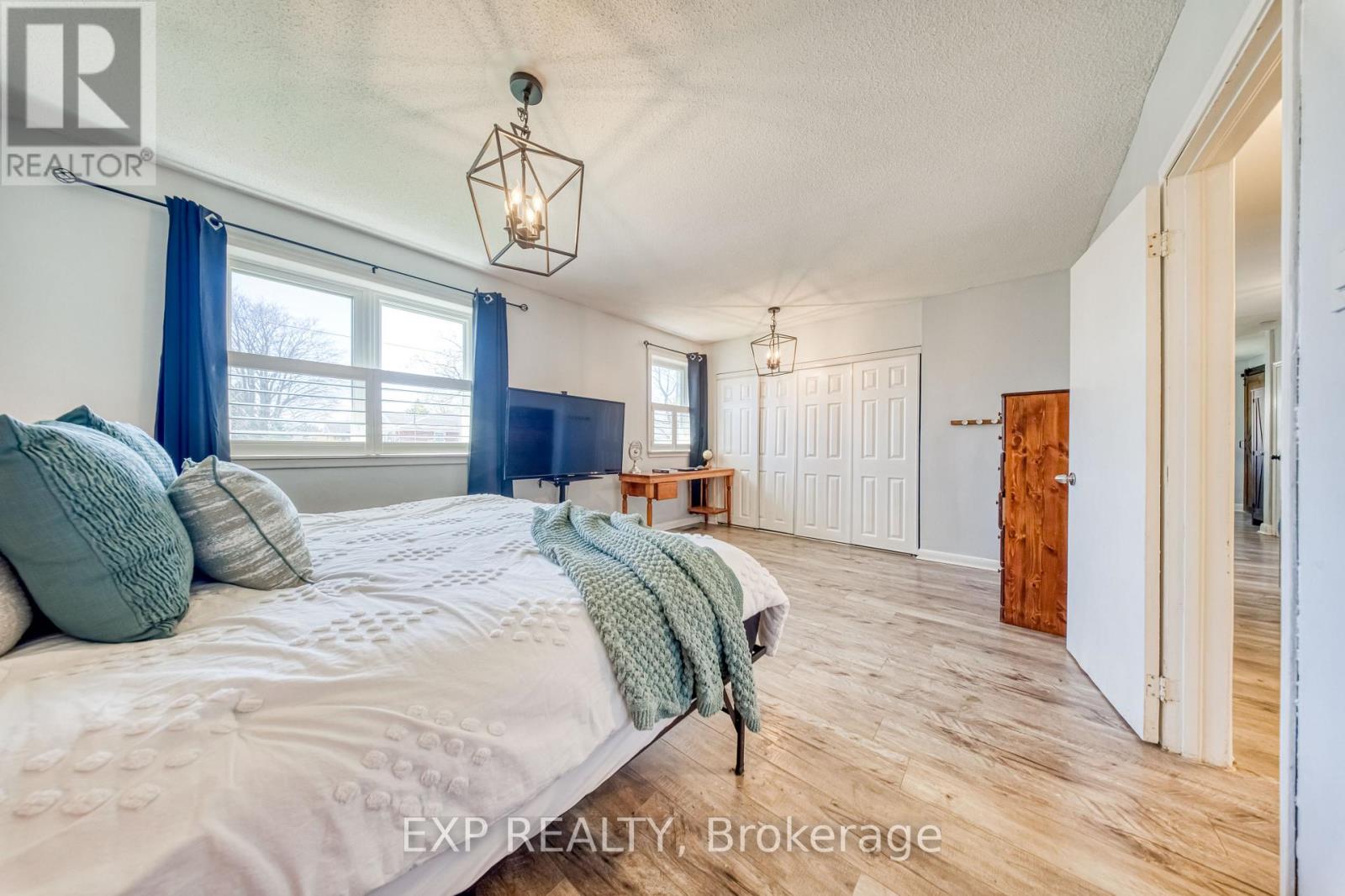 752 EASTBOURNE AVENUE - 21