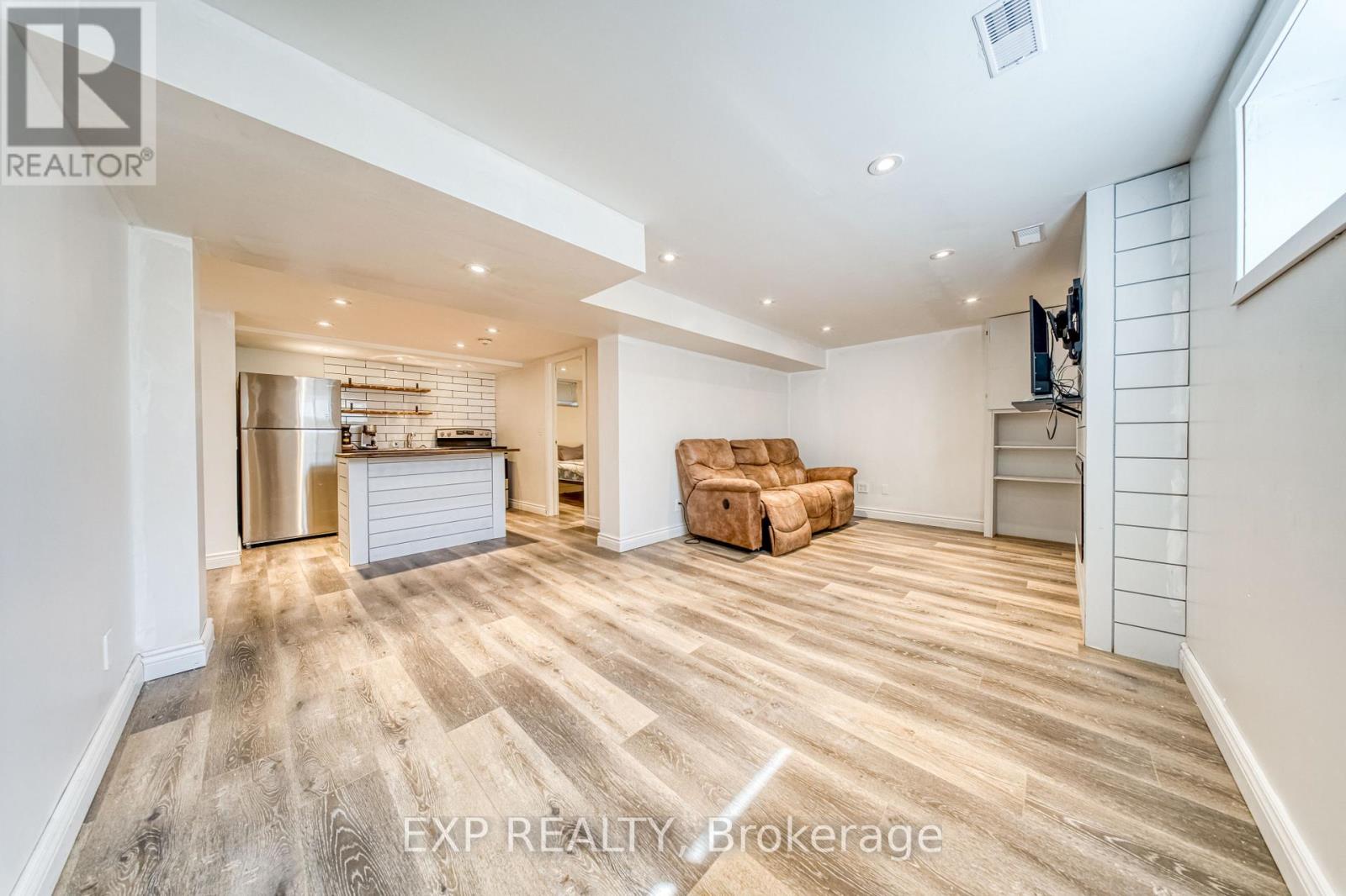 752 EASTBOURNE AVENUE - 34