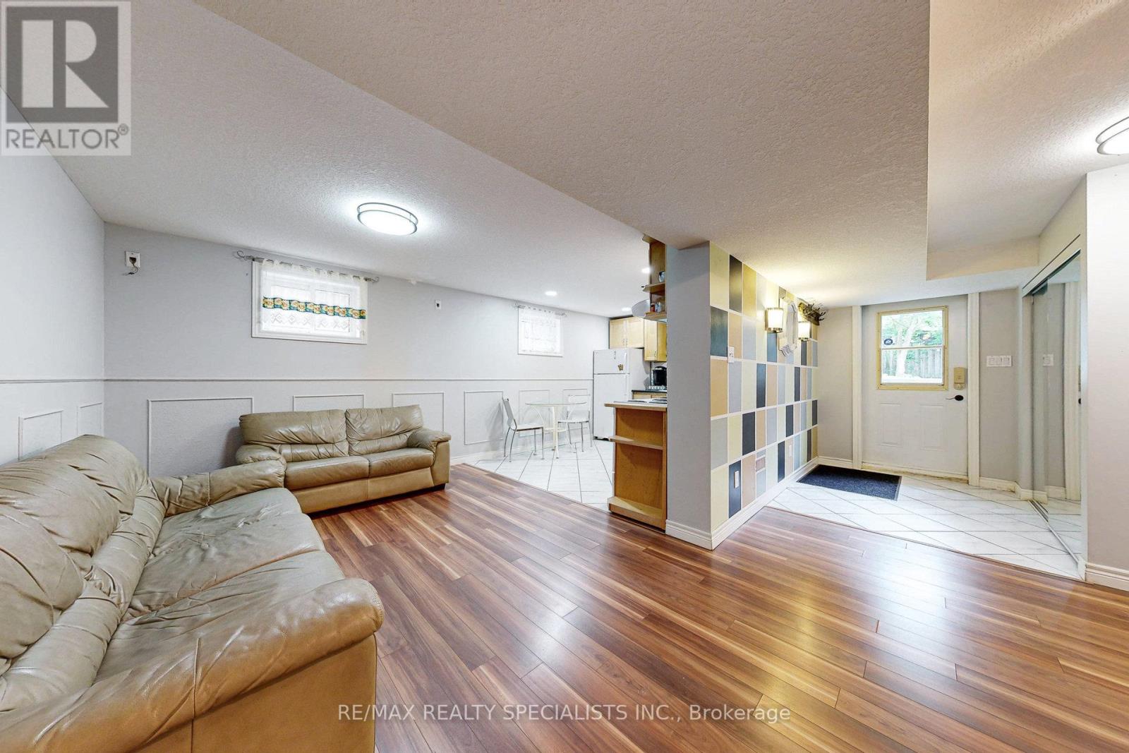 99 PINNACLE DRIVE - 31