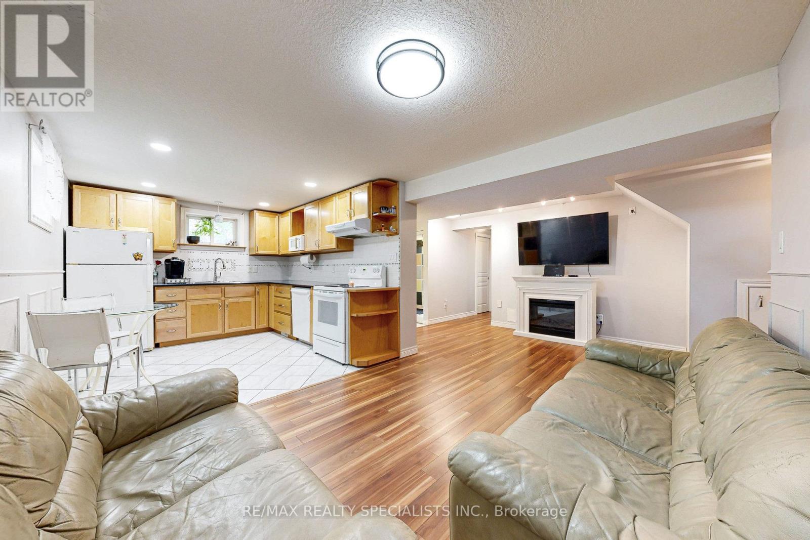 99 PINNACLE DRIVE - 32