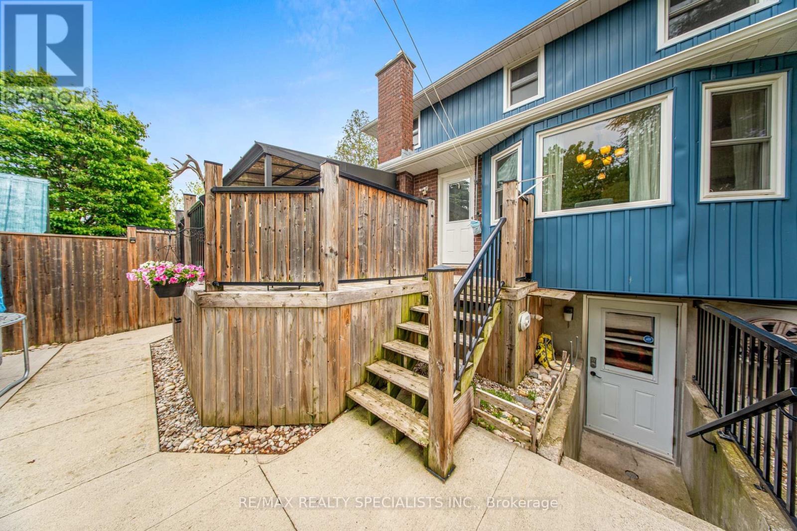 99 PINNACLE DRIVE - 44