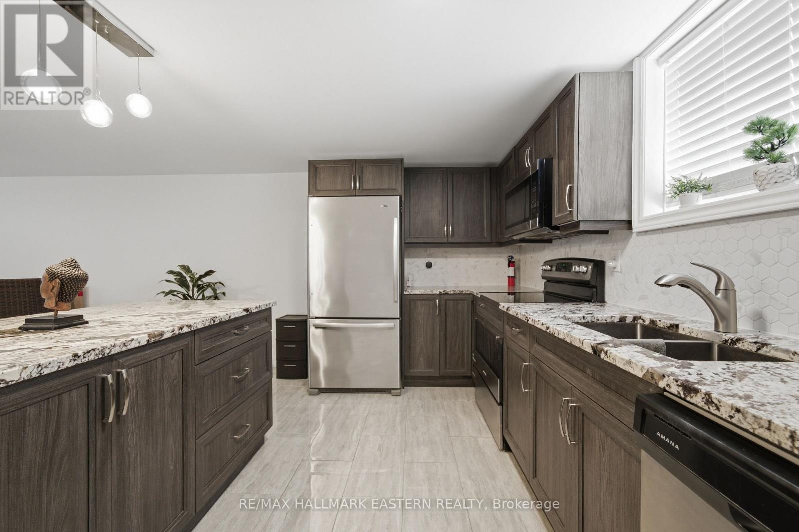 636 FRANK STREET - 32