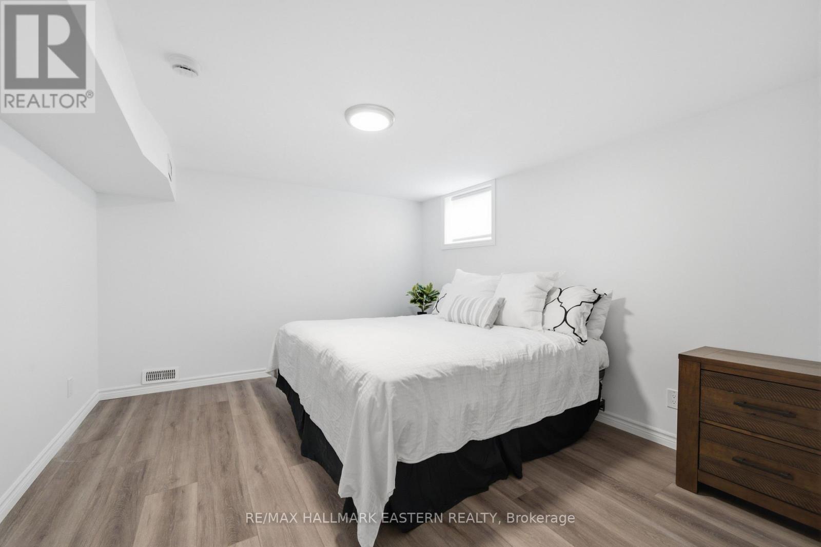 636 FRANK STREET - 35