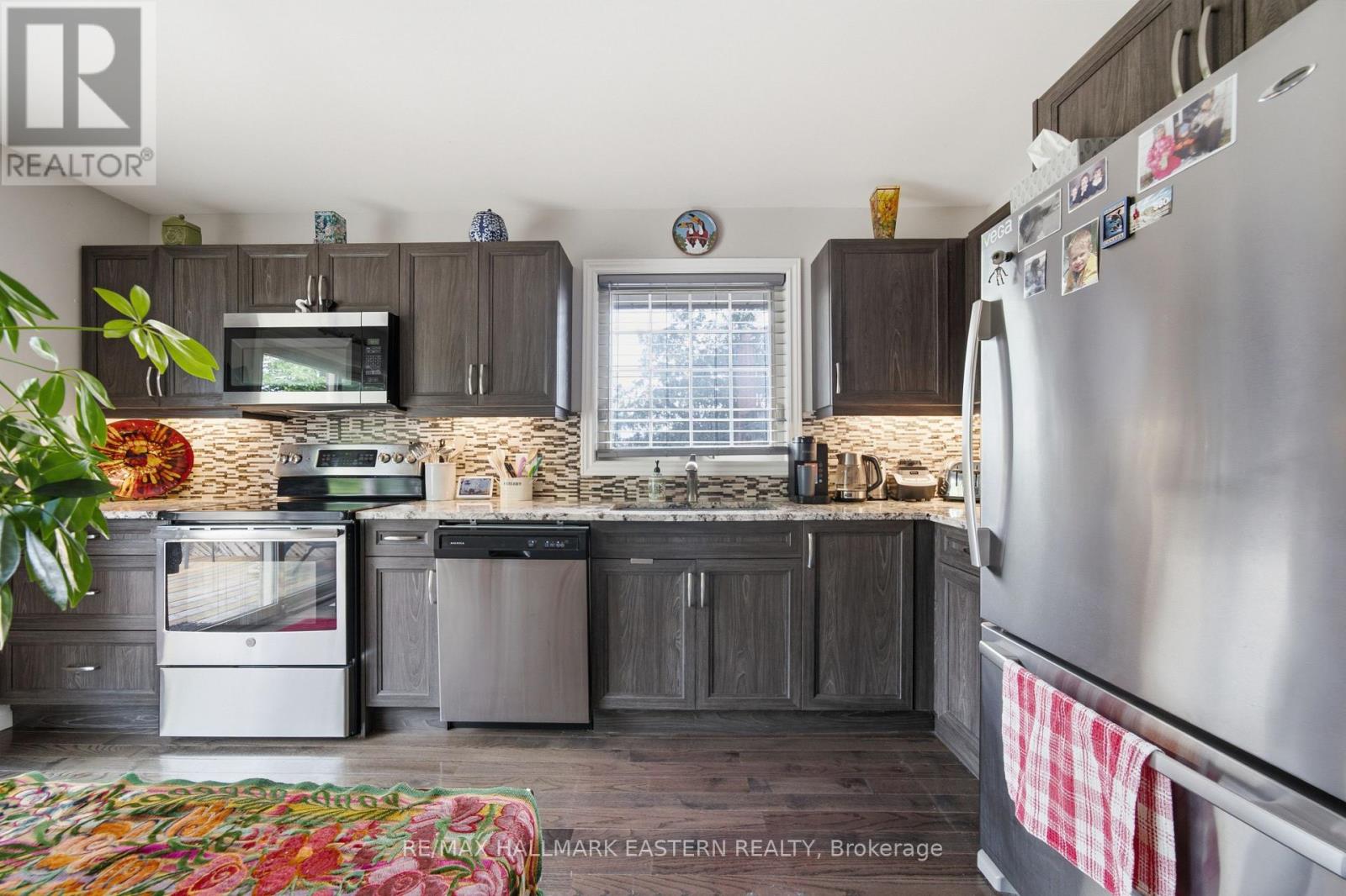 636 FRANK STREET - 7